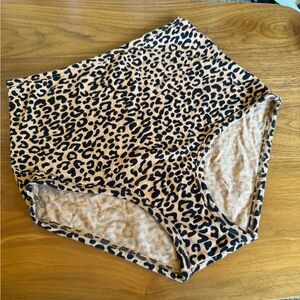 ARQ High Rise Undies Size M EUC